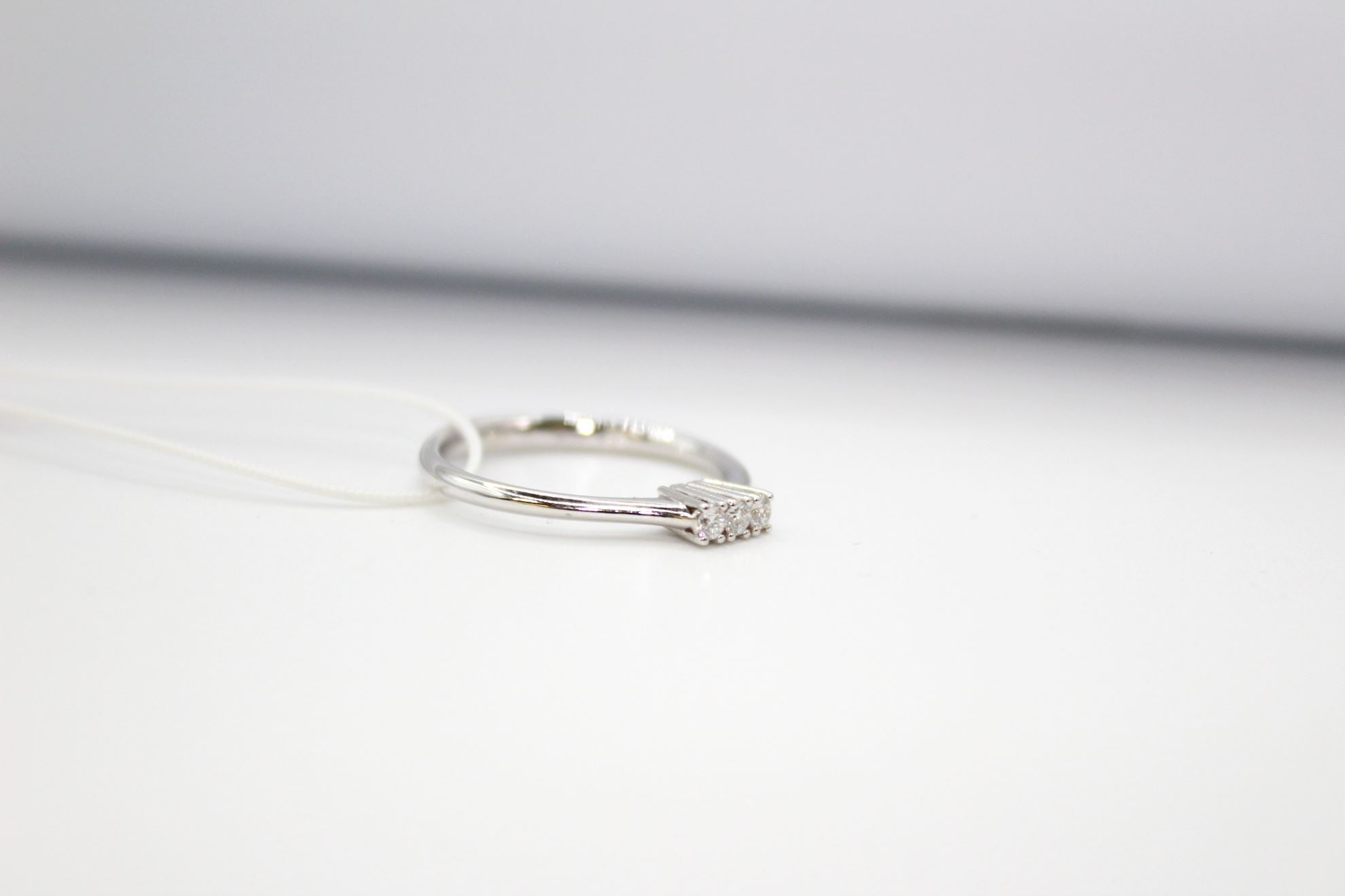 Immagine di Anello Trilogy da Donna in Oro Bianco e Diamanti
