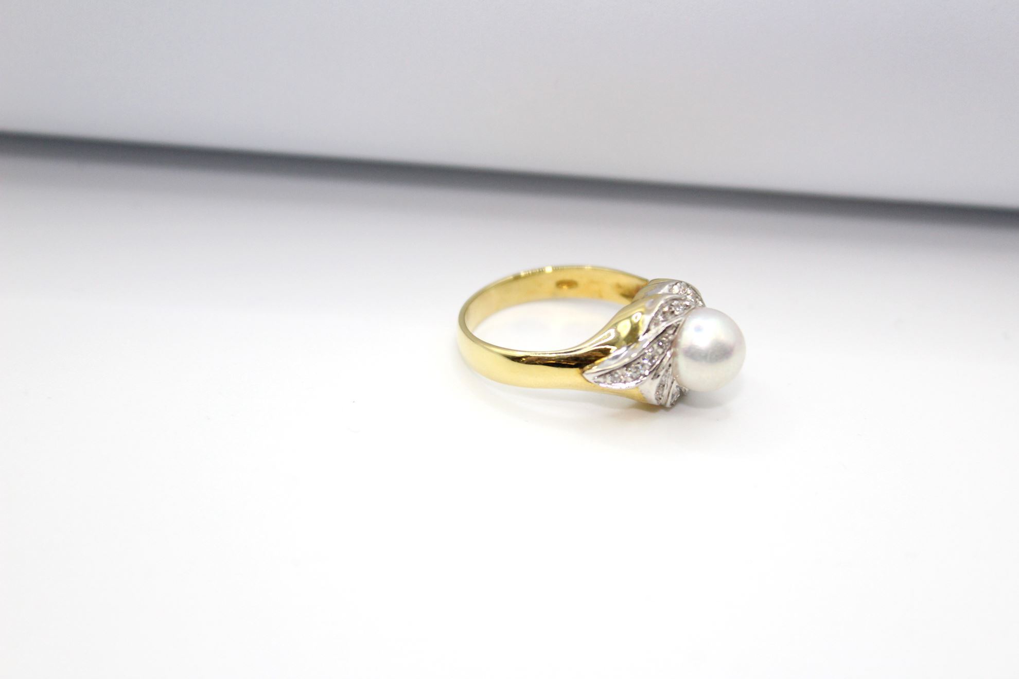 Immagine di Anello da Donna in Oro Giallo con Perla e Diamanti