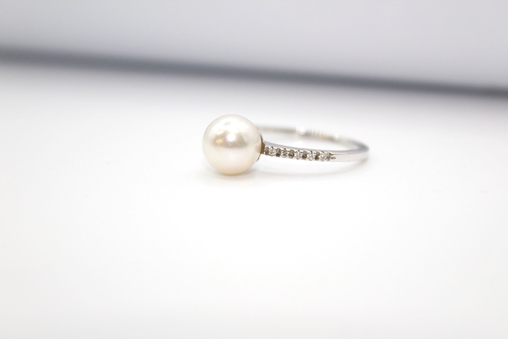 Immagine di Anello da Donna in Oro Bianco con Perla e Diamanti