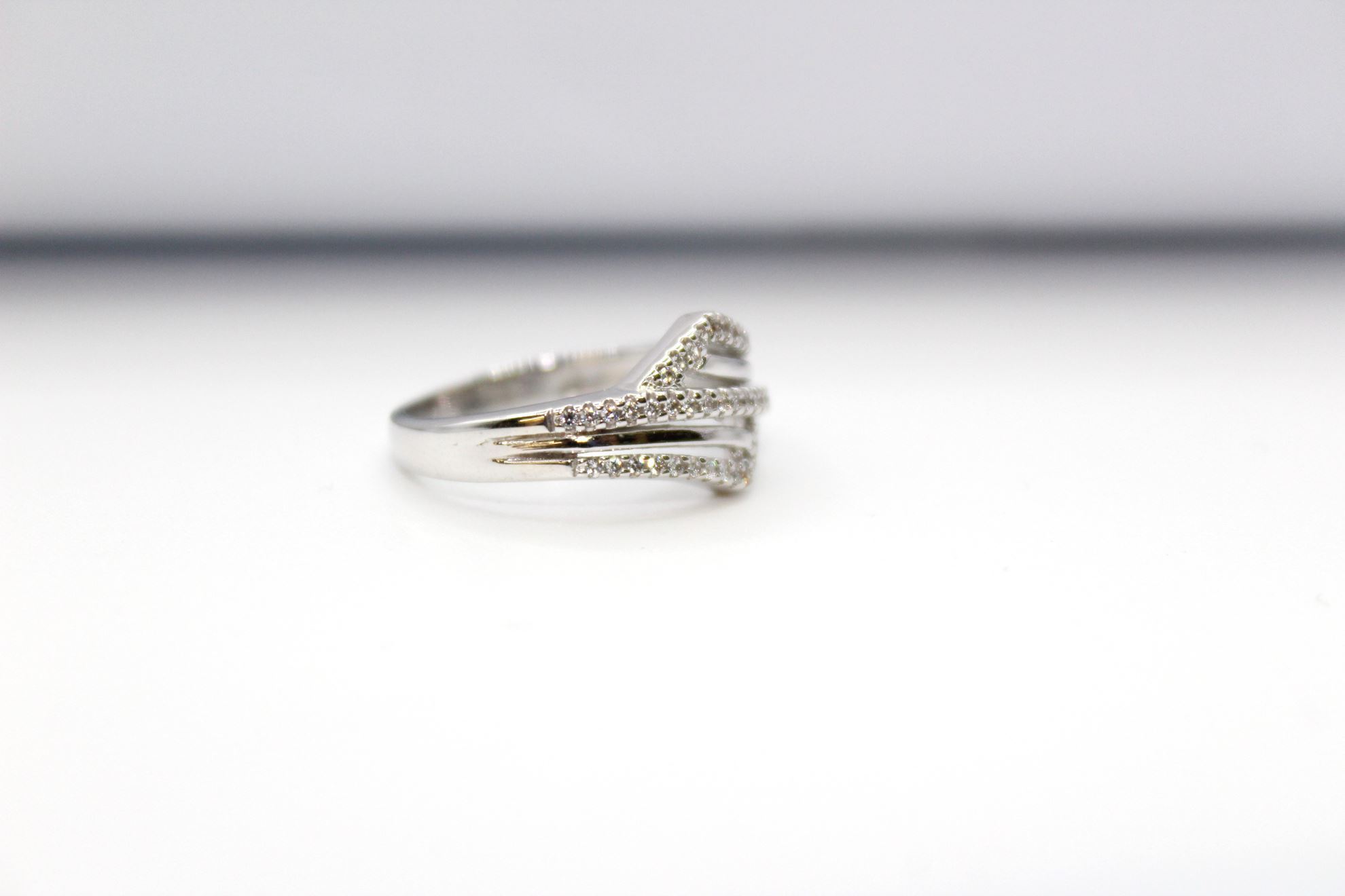 Immagine di Anello Pavè da Donna in Oro Bianco e Zirconi