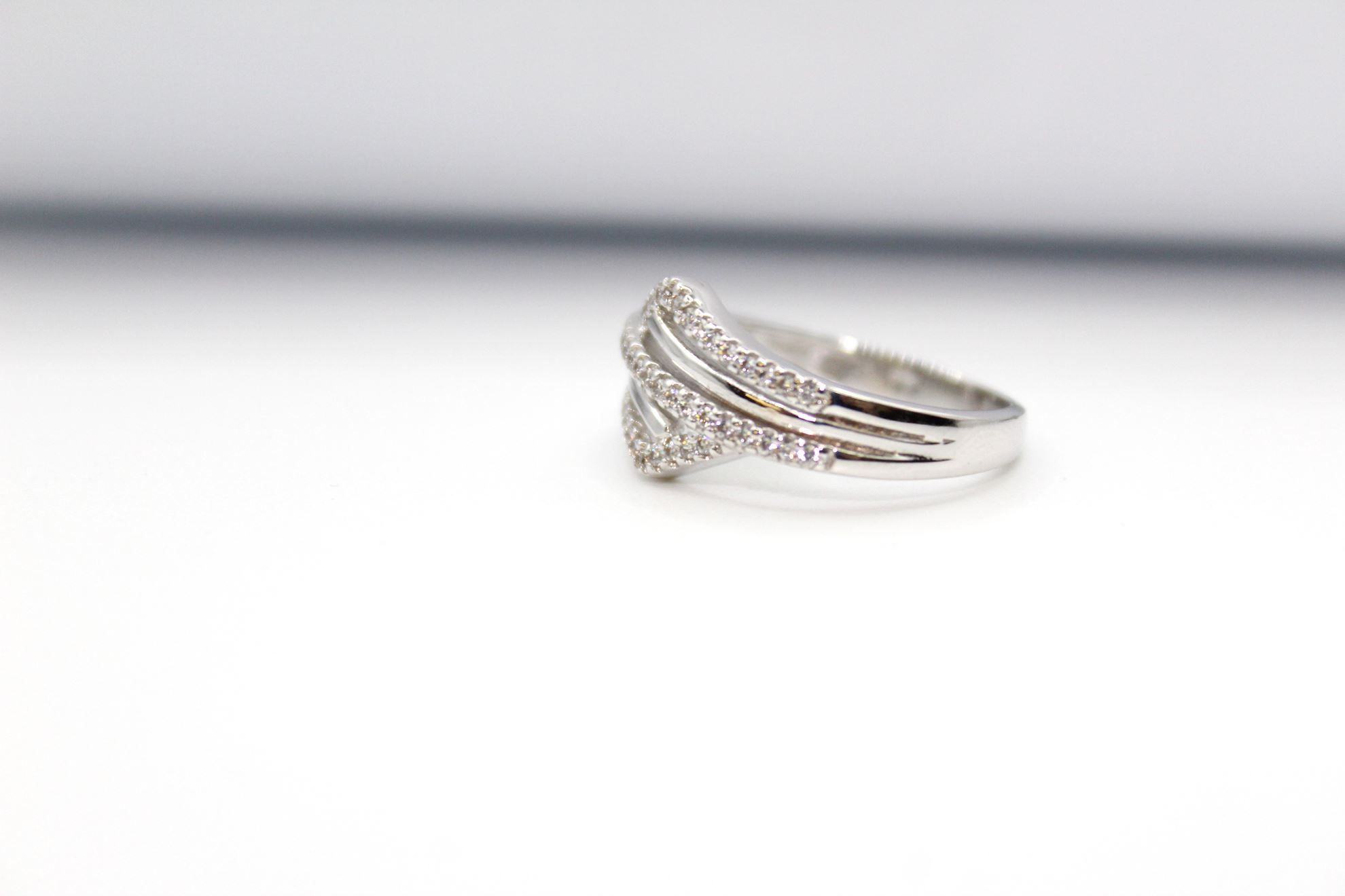 Immagine di Anello Pavè da Donna in Oro Bianco e Zirconi