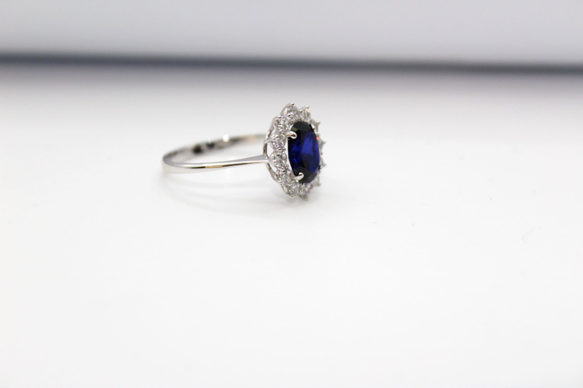 Immagine di Anello Margherita da Donna in Oro Bianco con Pietra Dura e Zirconi