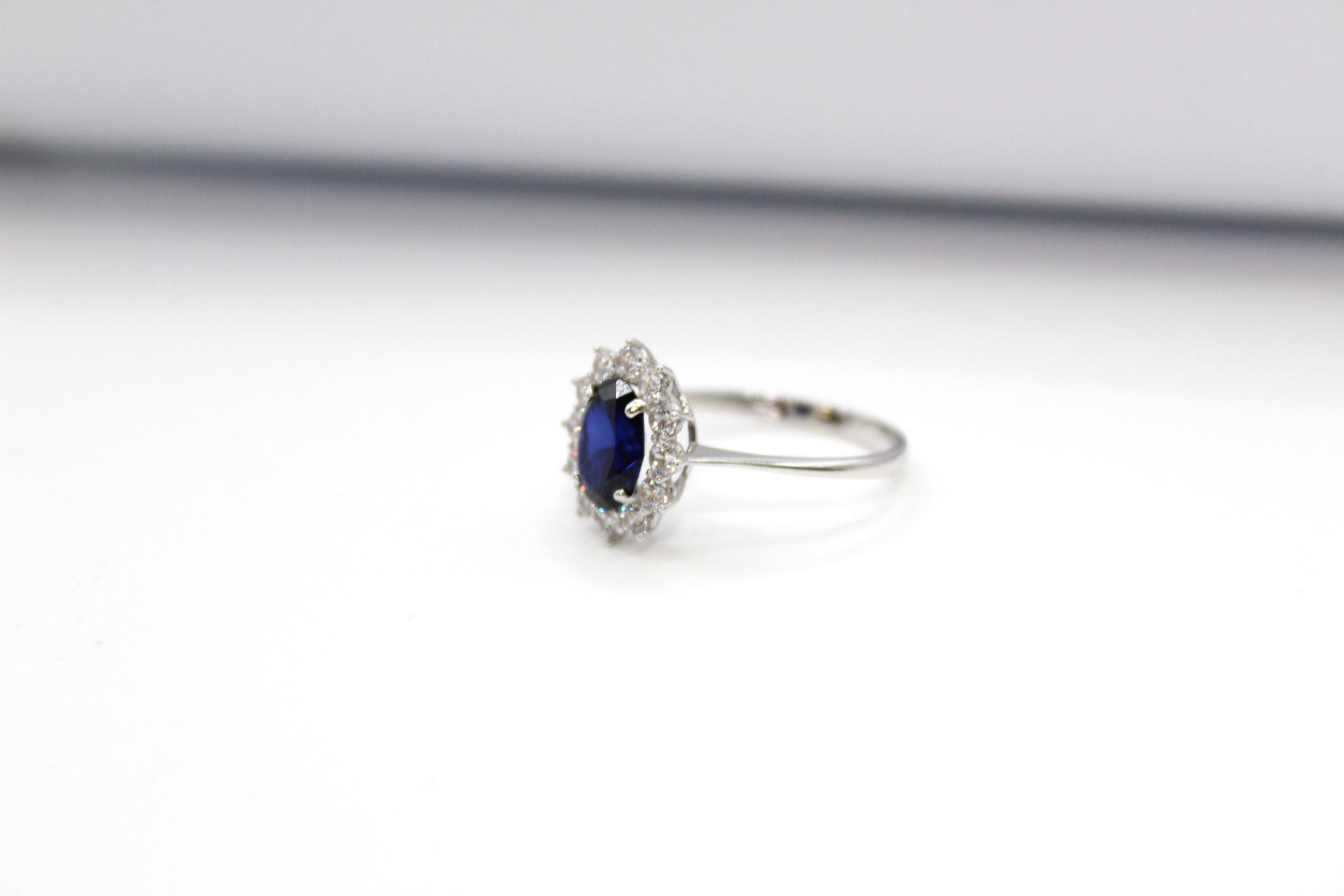 Immagine di Anello Margherita da Donna in Oro Bianco con Pietra Dura e Zirconi