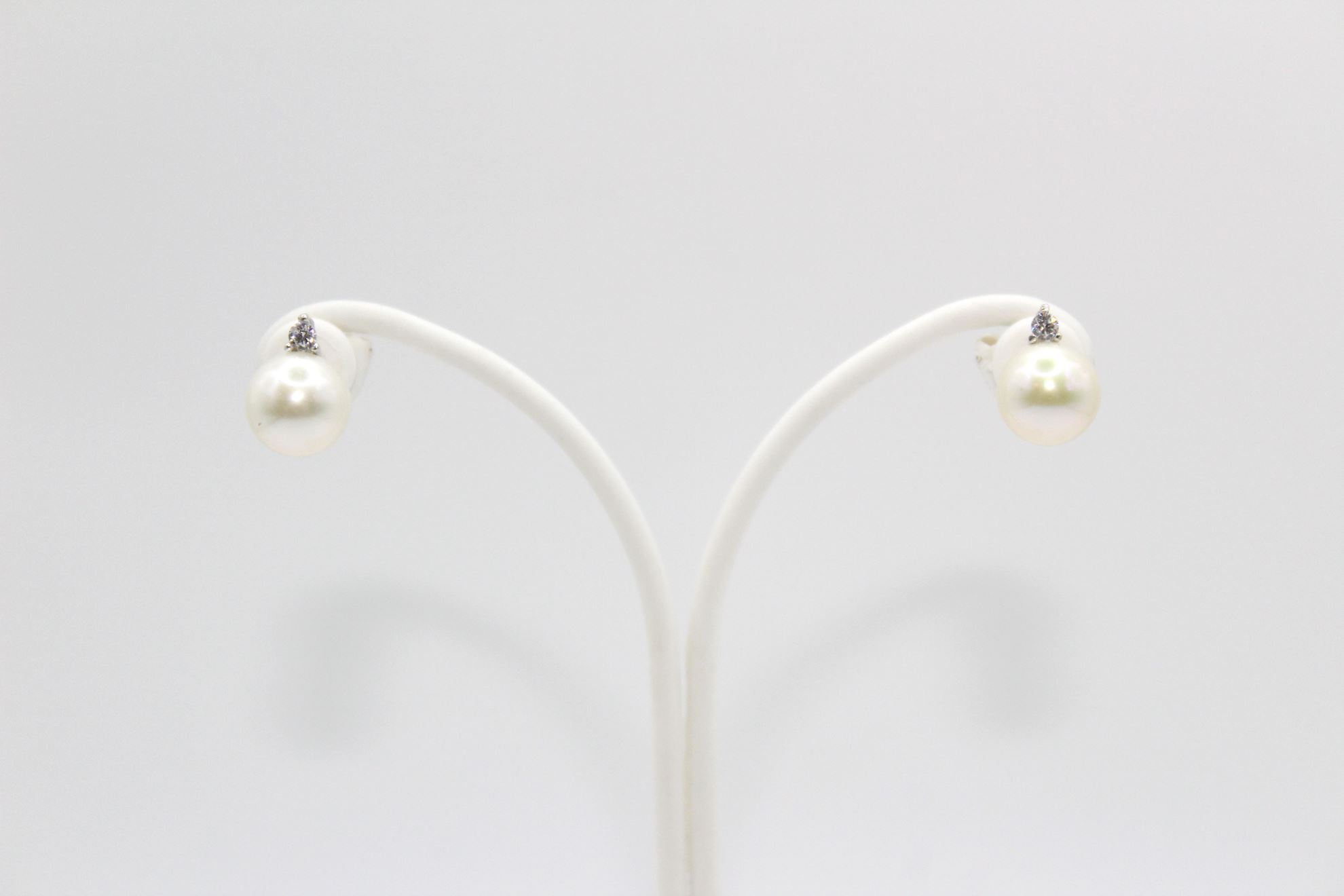 Immagine di Orecchini Perla da Donna in Oro Bianco e Zirconi.