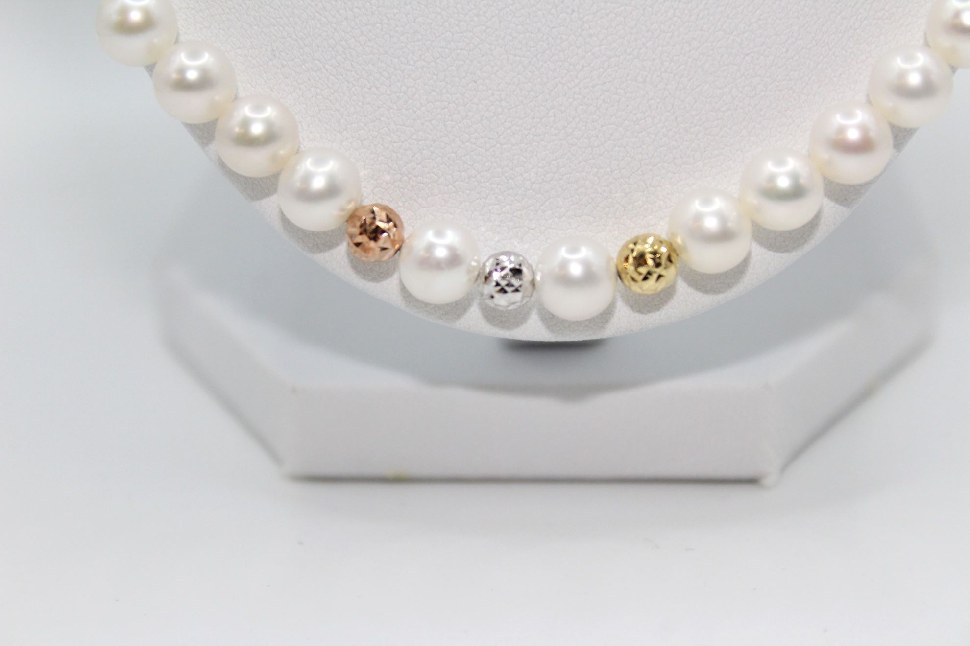 Immagine di Collana di Perle di Acqua dolce con Palline in Oro Giallo, Bianco e Rosa