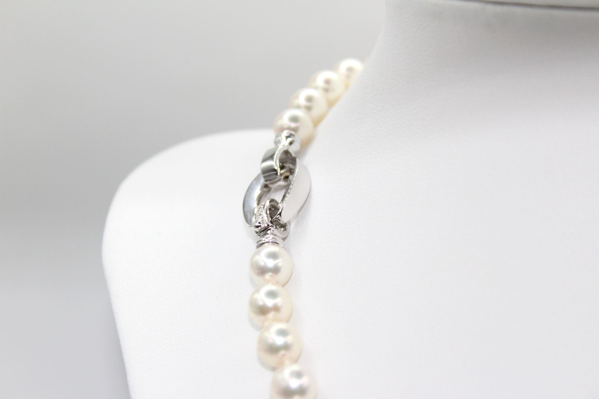 Immagine di Collana di Perle di Mare Giapponesi con Chiusura in Oro e Diamanti