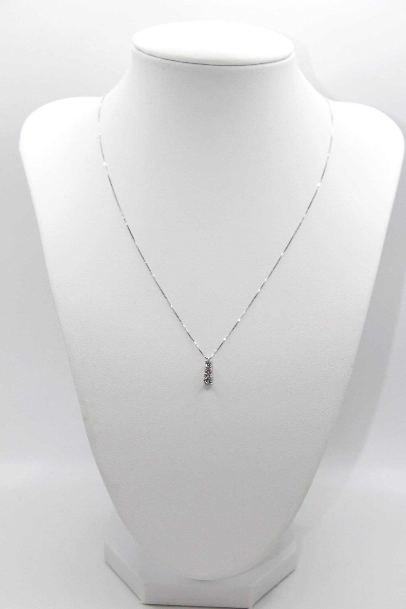 Immagine di Collana Trilogy da Donna in Oro Bianco e Zirconi