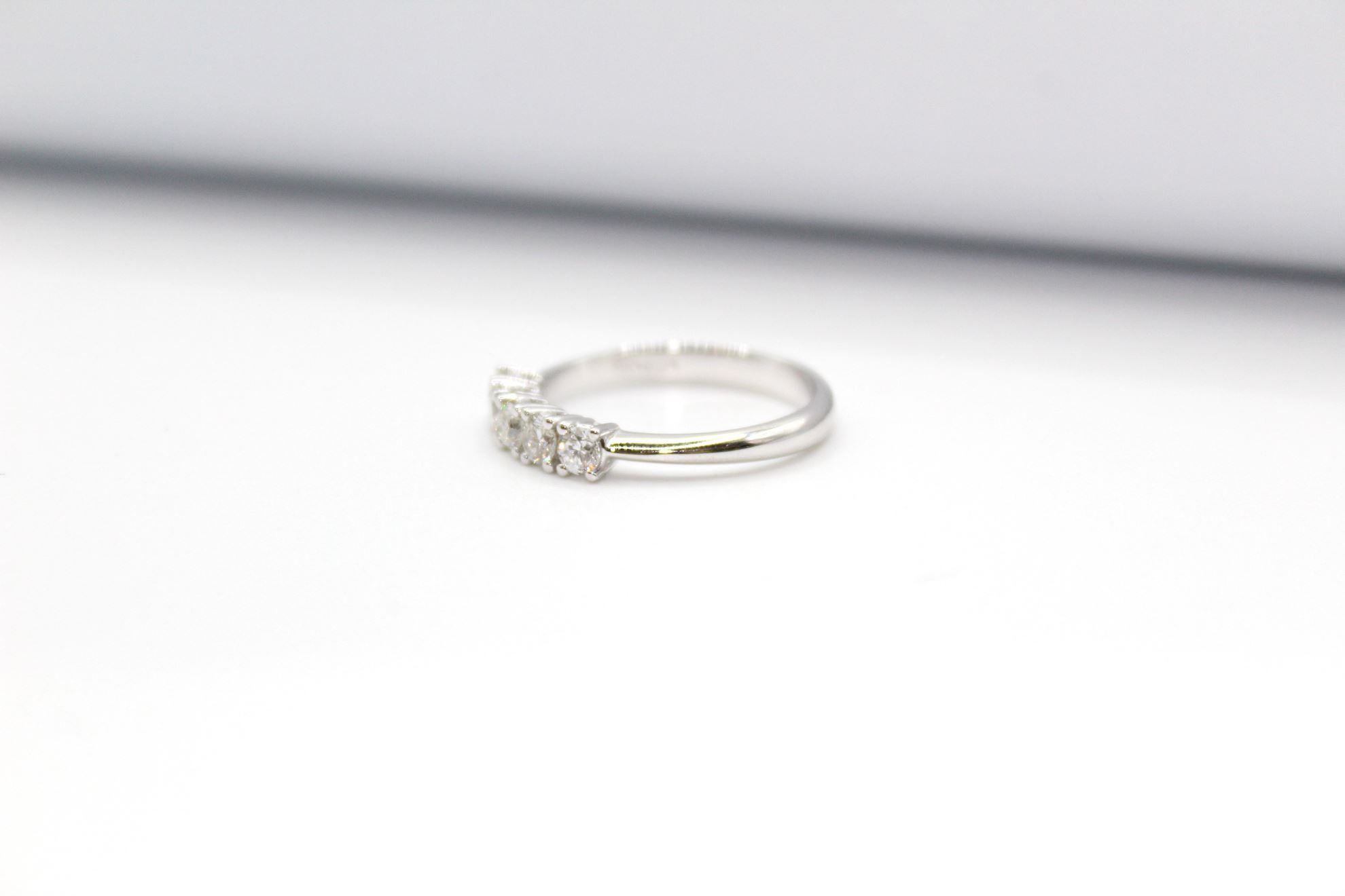 Immagine di Anello Veretta in Oro Bianco e Diamanti