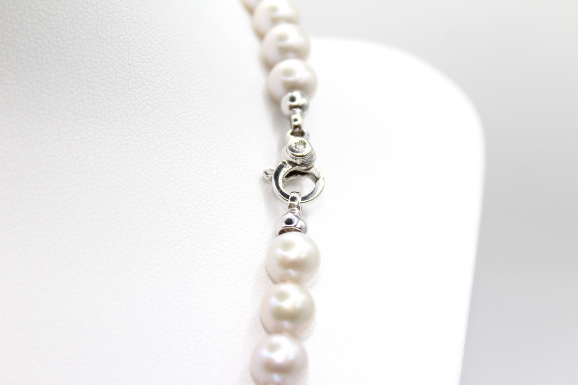 Immagine di Collana di Perle Giapponesi con Chiusura in Oro Bianco e Diamanti